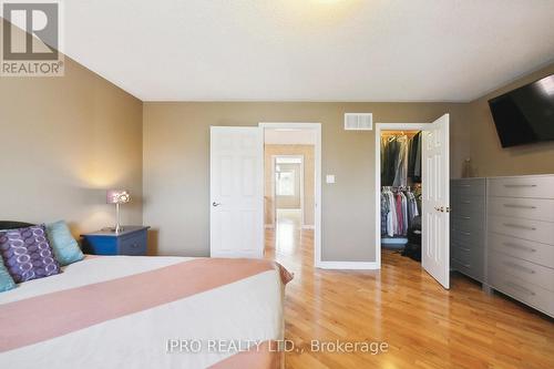 6829 Golden Hills Way, Mississauga, ON - Indoor Photo Showing Bedroom