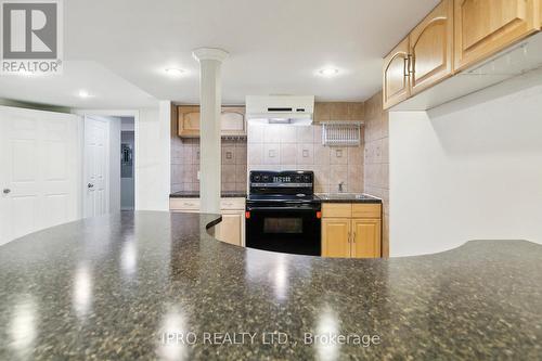 6829 Golden Hills Way, Mississauga, ON - Indoor Photo Showing Kitchen