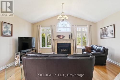 6829 Golden Hills Way, Mississauga, ON - Indoor Photo Showing Living Room With Fireplace