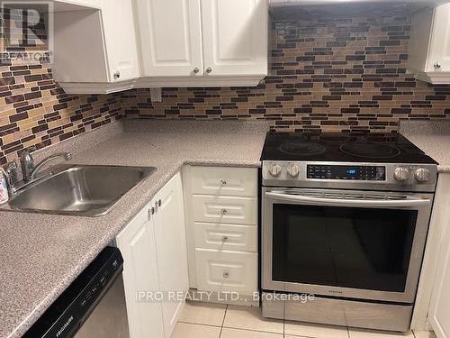 204 - 1530 Weston Road, Toronto, ON - Indoor Photo Showing Kitchen