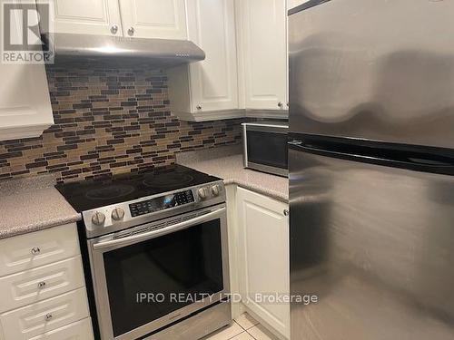 204 - 1530 Weston Road, Toronto, ON - Indoor Photo Showing Kitchen