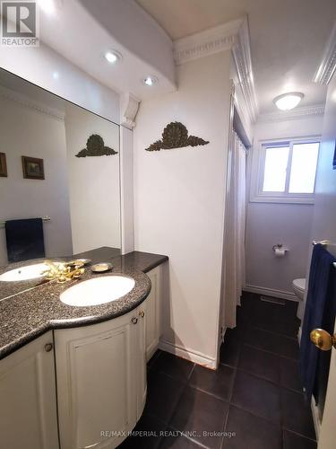 462 Tipperton Crescent, Oakville, ON - Indoor Photo Showing Bathroom