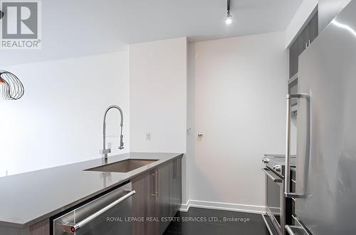 3308 - 510 Curran Place, Mississauga, ON - Indoor Photo Showing Kitchen