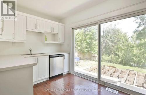 Upper - 1299 Mineola Gardens E, Mississauga, ON - Indoor Photo Showing Kitchen With Double Sink