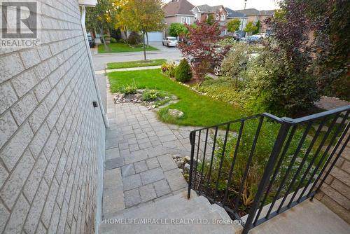 833 Mays Crescent, Mississauga, ON - Outdoor