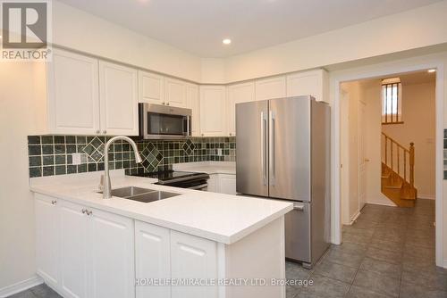 833 Mays Crescent, Mississauga, ON - Indoor Photo Showing Kitchen With Double Sink