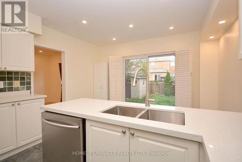 833 Mays Crescent, Mississauga, ON - Indoor Photo Showing Kitchen With Double Sink