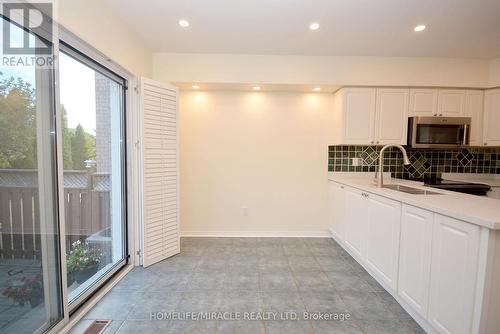 833 Mays Crescent, Mississauga, ON - Indoor Photo Showing Kitchen With Double Sink