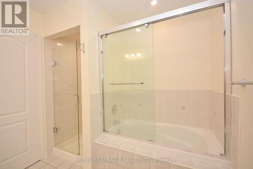 833 Mays Crescent, Mississauga, ON - Indoor Photo Showing Bathroom