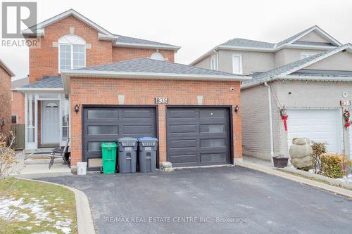 835 Stonebridge Avenue, Mississauga, ON - Outdoor With Facade