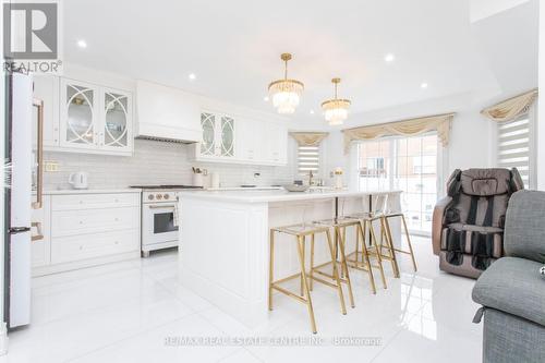 835 Stonebridge Avenue, Mississauga, ON - Indoor Photo Showing Kitchen