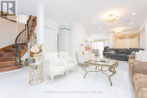 835 Stonebridge Avenue, Mississauga, ON - Indoor Photo Showing Living Room