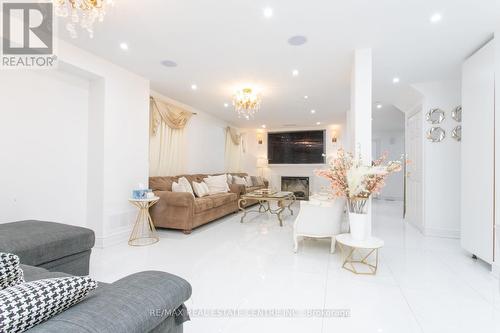 835 Stonebridge Avenue, Mississauga, ON - Indoor Photo Showing Living Room With Fireplace