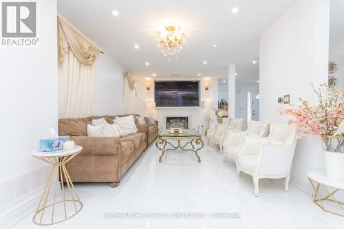 835 Stonebridge Avenue, Mississauga, ON - Indoor Photo Showing Living Room With Fireplace