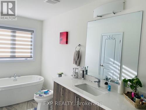 1394 Farmstead Drive, Milton, ON - Indoor Photo Showing Bathroom