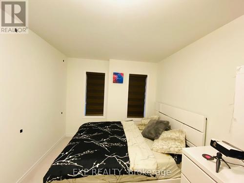 1394 Farmstead Drive, Milton, ON - Indoor Photo Showing Bedroom