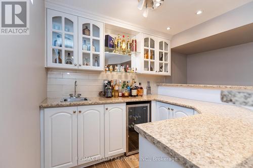 48 Amboise Crescent, Brampton, ON - Indoor Photo Showing Kitchen