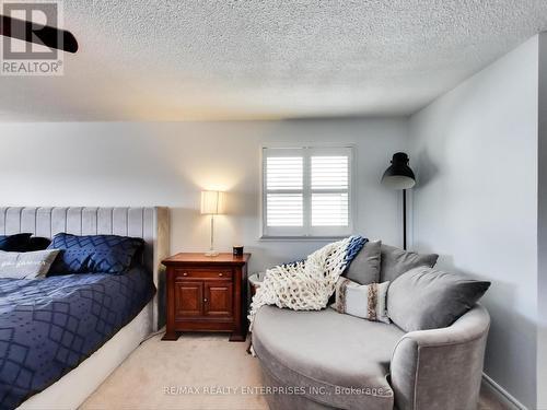 2051 Deer Run Avenue, Burlington, ON - Indoor Photo Showing Bedroom