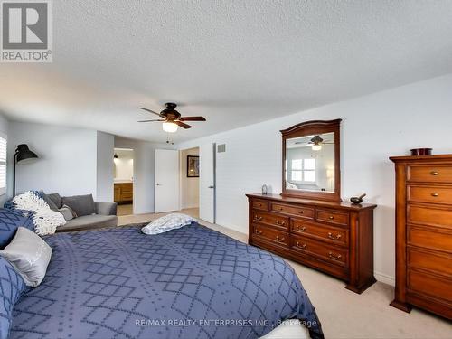 2051 Deer Run Avenue, Burlington, ON - Indoor Photo Showing Bedroom