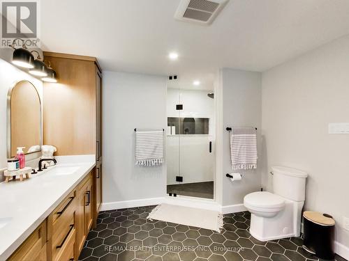 2051 Deer Run Avenue, Burlington, ON - Indoor Photo Showing Bathroom