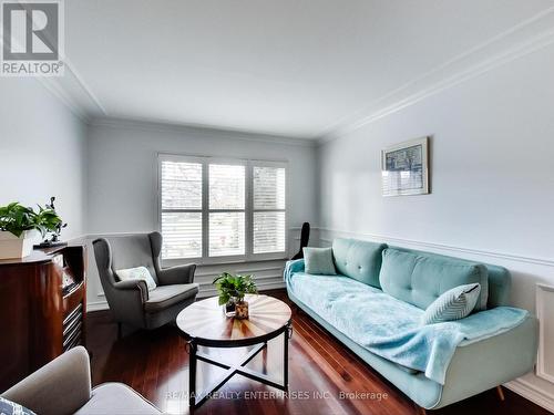 2051 Deer Run Avenue, Burlington, ON - Indoor Photo Showing Living Room