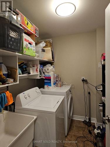 7 - 15 Old Colony Road, Richmond Hill, ON - Indoor Photo Showing Laundry Room