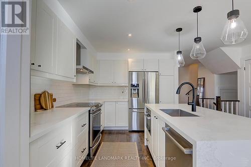 9144 Dufferin Street, Vaughan, ON - Indoor Photo Showing Kitchen With Upgraded Kitchen