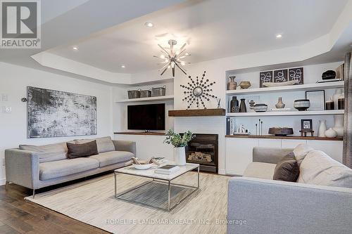 9144 Dufferin Street, Vaughan, ON - Indoor Photo Showing Living Room