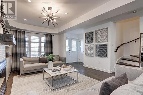 9144 Dufferin Street, Vaughan, ON - Indoor Photo Showing Living Room