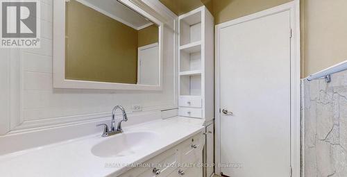 49 Don Mor Drive, Newmarket, ON - Indoor Photo Showing Bathroom