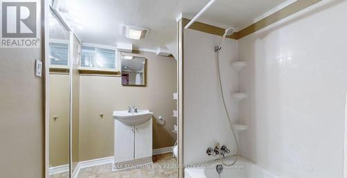 49 Don Mor Drive, Newmarket, ON - Indoor Photo Showing Bathroom