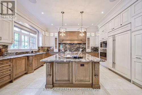 54 Davina Circle, Aurora, ON - Indoor Photo Showing Kitchen With Upgraded Kitchen