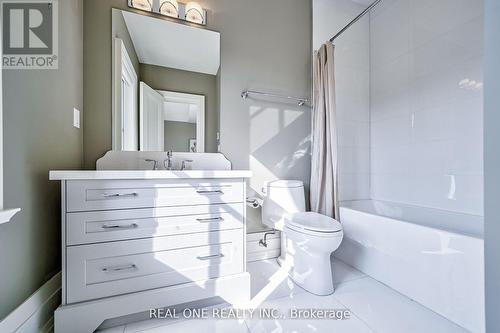 54 Davina Circle, Aurora, ON - Indoor Photo Showing Bathroom