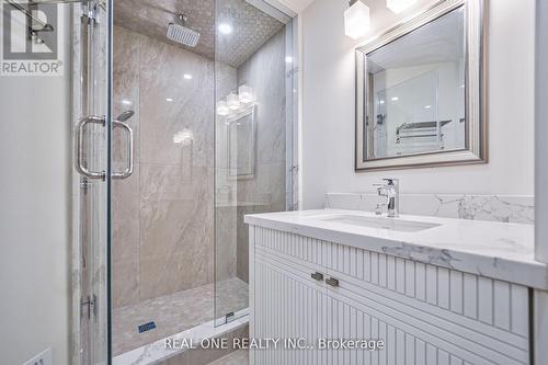 54 Davina Circle, Aurora, ON - Indoor Photo Showing Bathroom