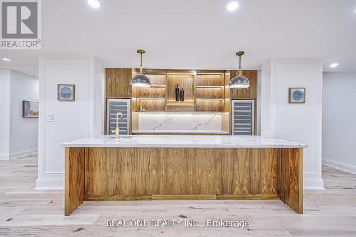 54 Davina Circle, Aurora, ON - Indoor Photo Showing Kitchen