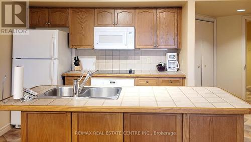 2134 - 90 Highland Drive, Oro-Medonte, ON - Indoor Photo Showing Kitchen With Double Sink