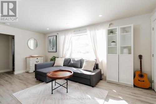 3123 Goldstein Road, Severn, ON - Indoor Photo Showing Living Room