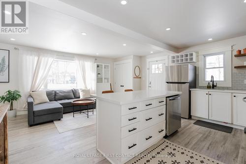 3123 Goldstein Road, Severn, ON - Indoor Photo Showing Kitchen