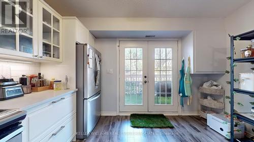 407 - 4013 Kilmer Drive, Burlington, ON - Indoor Photo Showing Kitchen