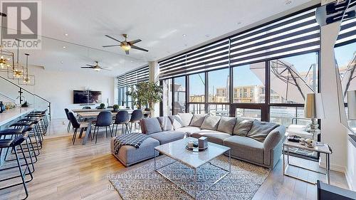 3735 Riva Avenue, Innisfil, ON - Indoor Photo Showing Living Room