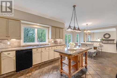 5179 Elmridge Drive, Mississauga, ON - Indoor Photo Showing Kitchen