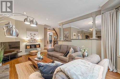 5179 Elmridge Drive, Mississauga, ON - Indoor Photo Showing Living Room