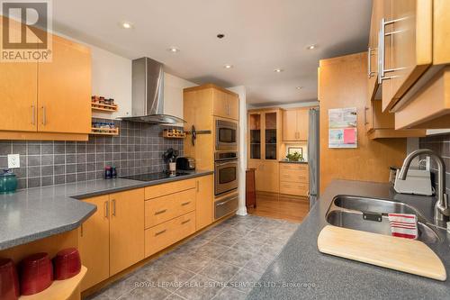 Gla6 - 40 Old Mill Road, Oakville, ON - Indoor Photo Showing Kitchen With Double Sink