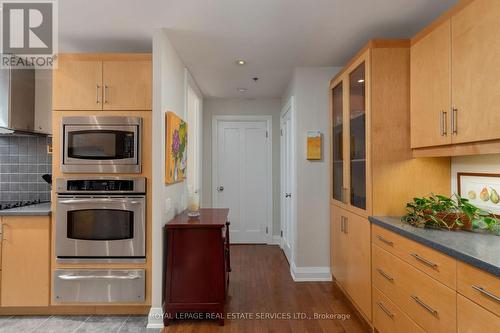 Gla6 - 40 Old Mill Road, Oakville, ON - Indoor Photo Showing Kitchen