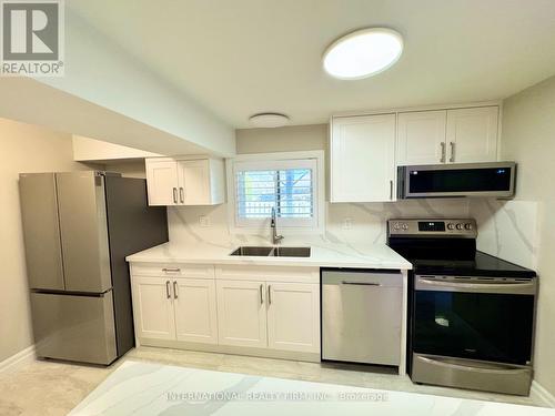 Bsmnt - 114 Crawford Rose Drive, Aurora, ON - Indoor Photo Showing Kitchen With Double Sink