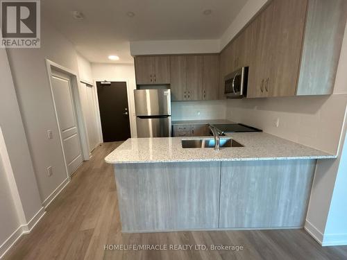 401 - 385 Arctic  Red Drive, Oshawa, ON - Indoor Photo Showing Kitchen With Double Sink