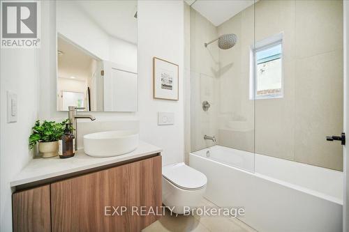 118 Cambridge Avenue, Toronto, ON - Indoor Photo Showing Bathroom