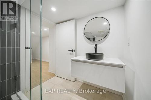 118 Cambridge Avenue, Toronto, ON - Indoor Photo Showing Bathroom