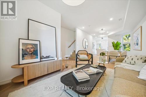 118 Cambridge Avenue, Toronto, ON - Indoor Photo Showing Living Room