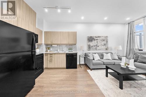 816 - 30 Meadowglen Place, Toronto, ON - Indoor Photo Showing Living Room